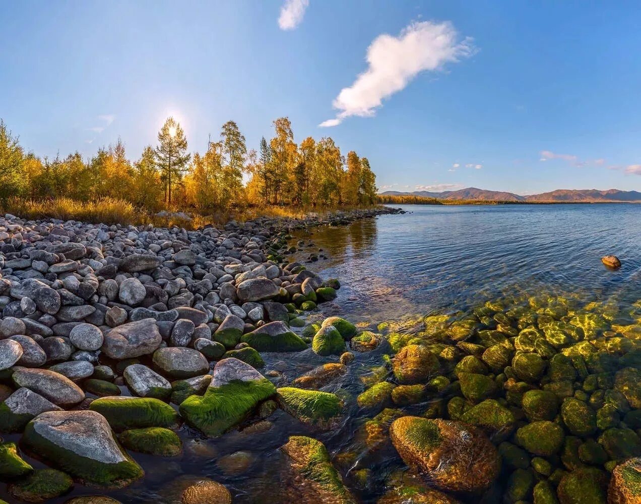 Древнее озеро в юго восточной части сибири. Иркутск природа Байкал. Озеро Поньгома. Байкал древнее озеро. Озеро Байкал осенью.