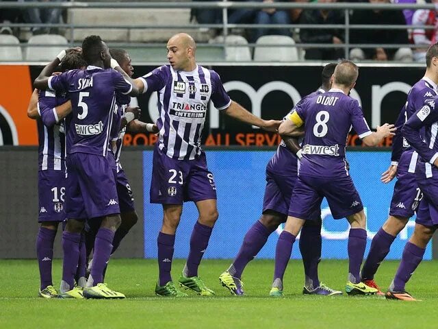 Тулуза ницца прогноз на матч. Toulouse fc. тулуза (футбольный клуб). тулуза футбольный клуб 2025. тулуза франция команда.