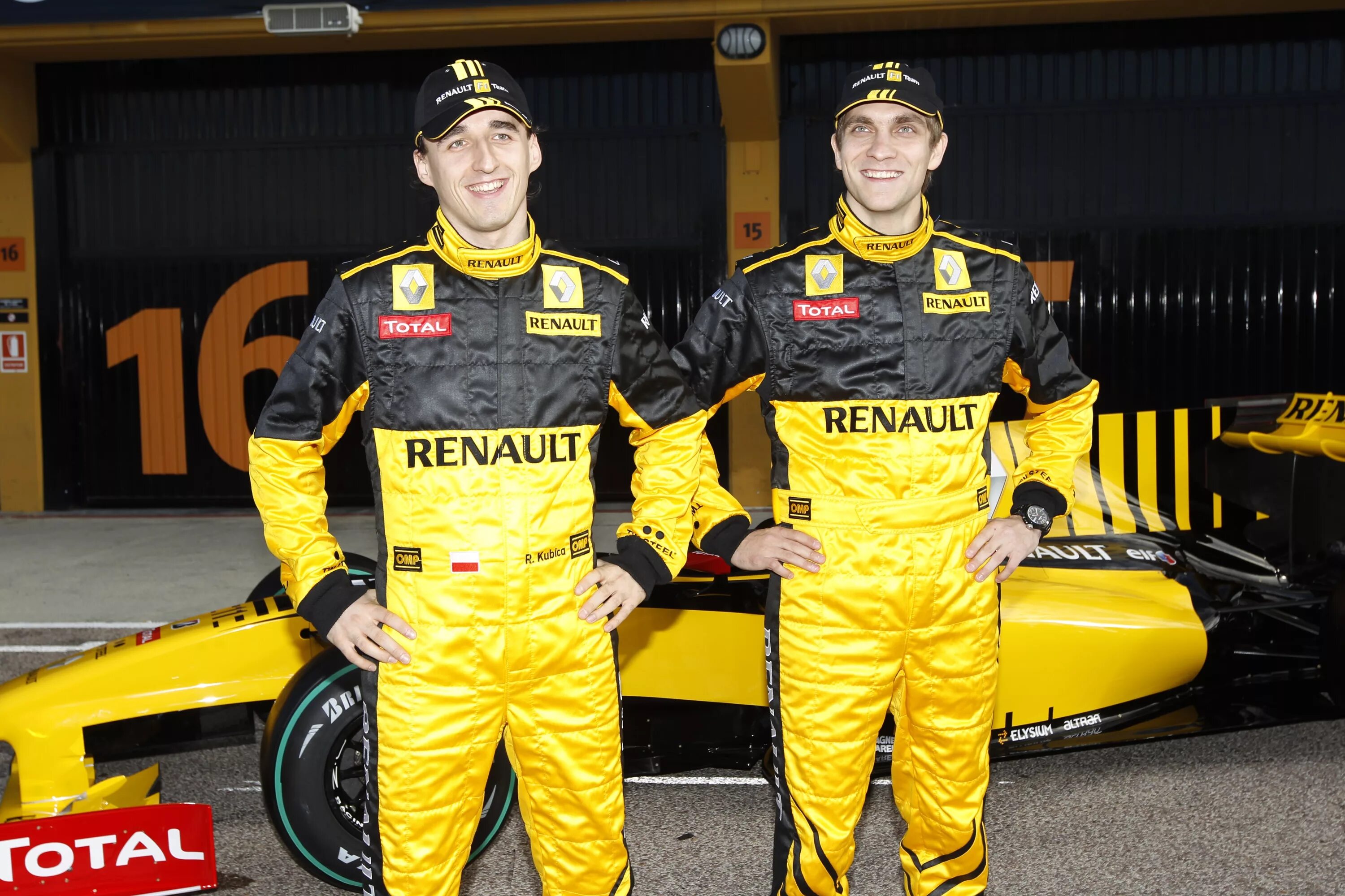 Гонщики гран при 1. Renault f1 2010. Renault f1 Team.