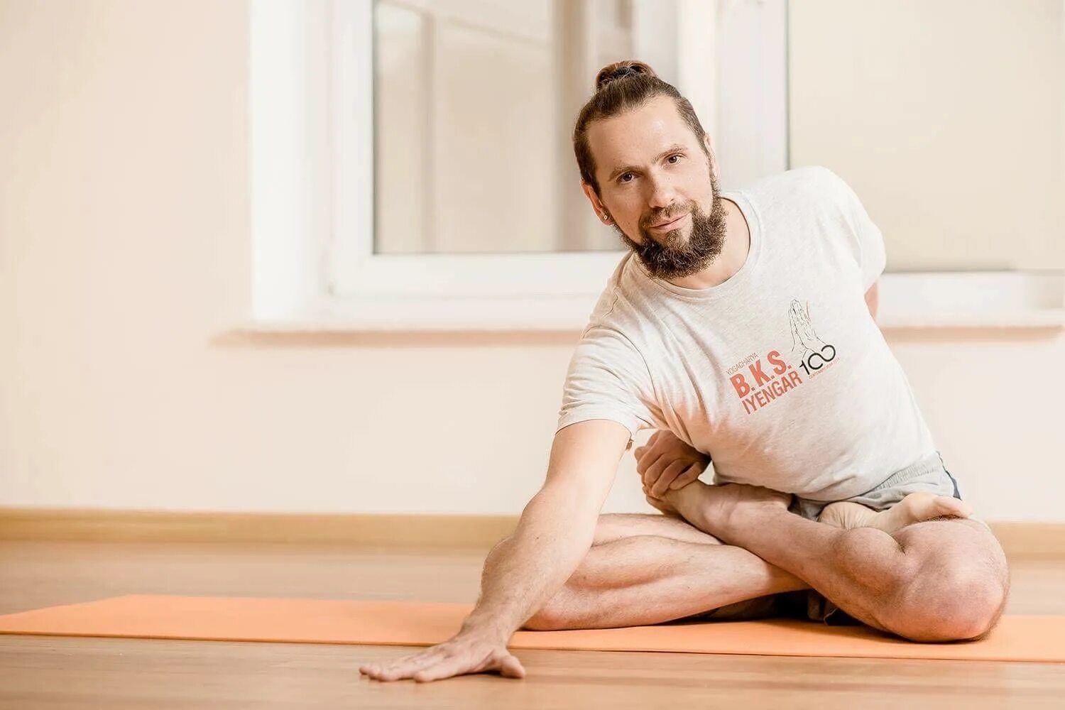 Преподавать йогу. Литвинов йога Айенгара.