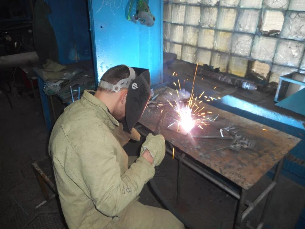 Деревня сварщики. Деревня сварщики. Сварочные работы. Сварщик. Учебный центр сварщиков.