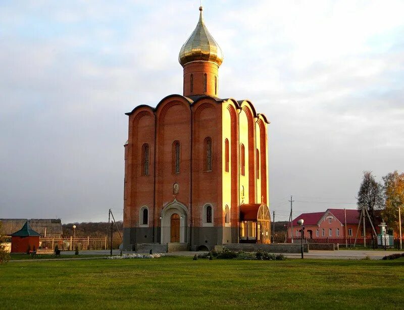 Храм красная Яруга. Церковь в красной Яруге Белгородской области. Церковь красная Яруга осень. Красненский район Белгородская. Красная яруга район