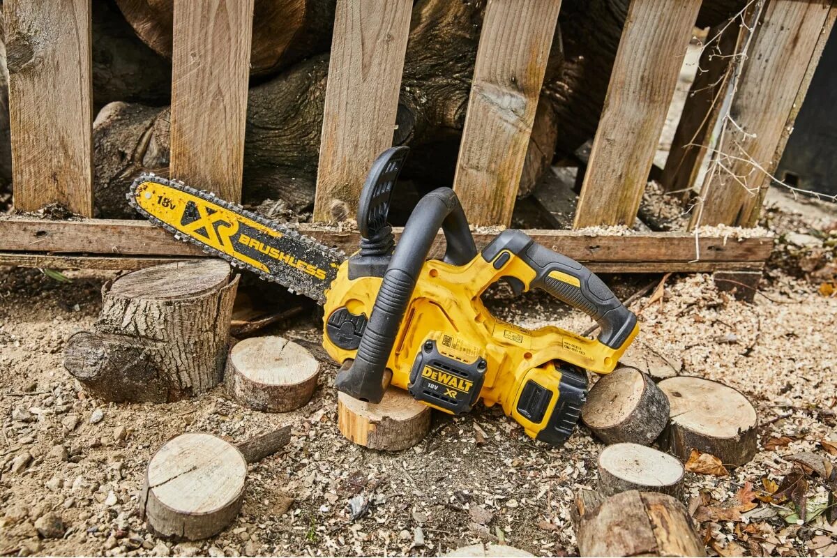 DEWALT dcm565. Пила цепная аккумуляторная DEWALT dcm565p1. DEWALT XR 18 В dcm565n-XJ. Аккумуляторная цепная пила DEWALT 18v.