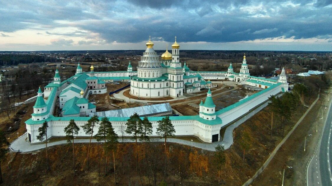 Новоиерусалимский монастырь в истре. Истринский монастырь новый иерусалим. Новоиерусалимский монастырь в истре. Истра новый иерусалим монастырь. Новоиерусалимский воскресенский монастырь в городе истре.