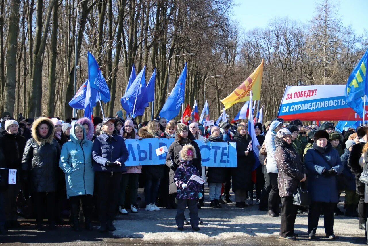 Митинг концерт единой россии. Митинг. Митинг концерт в Архангельске за Крым. Митинг концерт Курган.