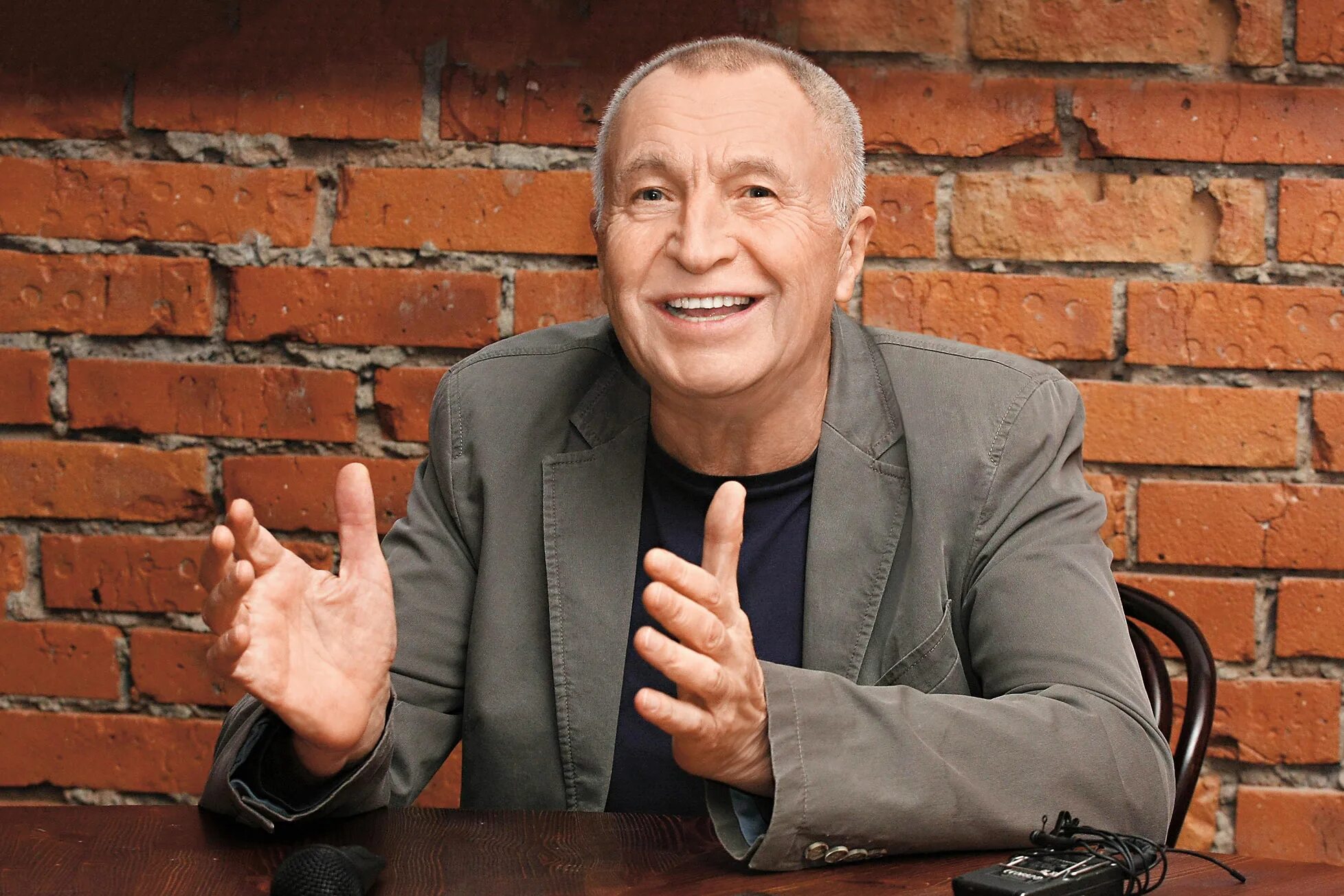 режиссер артиста. режиссер артиста.