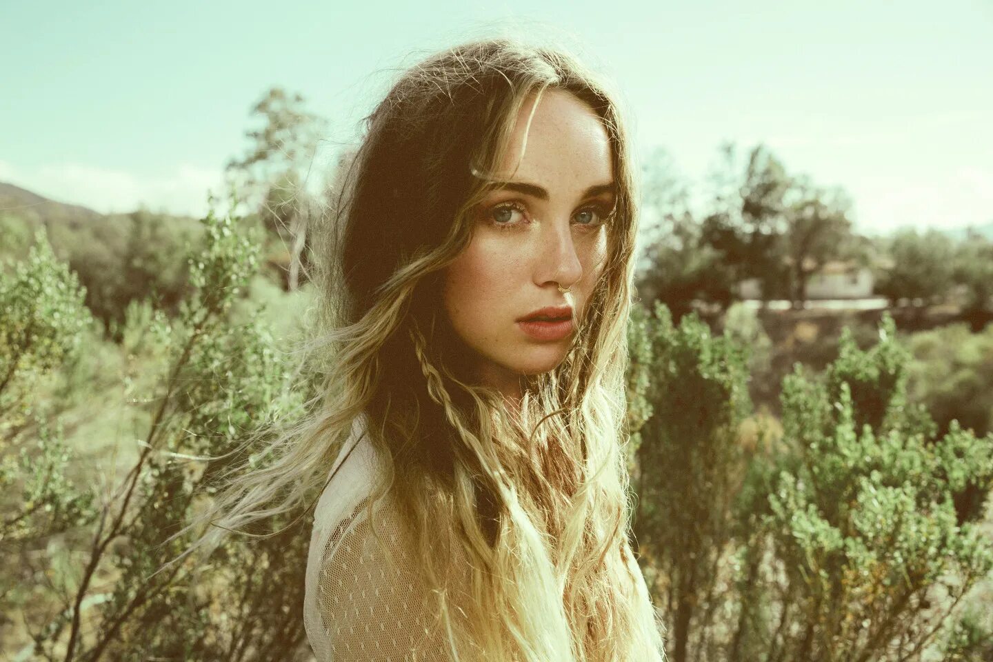 Zella Day. Зелла Дэй американская певица. East of Eden Зелла Дэй. Hypnotic Зелла Дэй. Zella day hypnotic