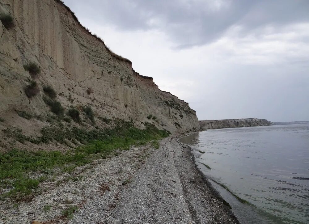 Село нижняя волга. Село нижняя волга. Село золотое саратовская область берег волги. Яр астраханская волгоградская область волга. Нижняя банновка саратовская область.