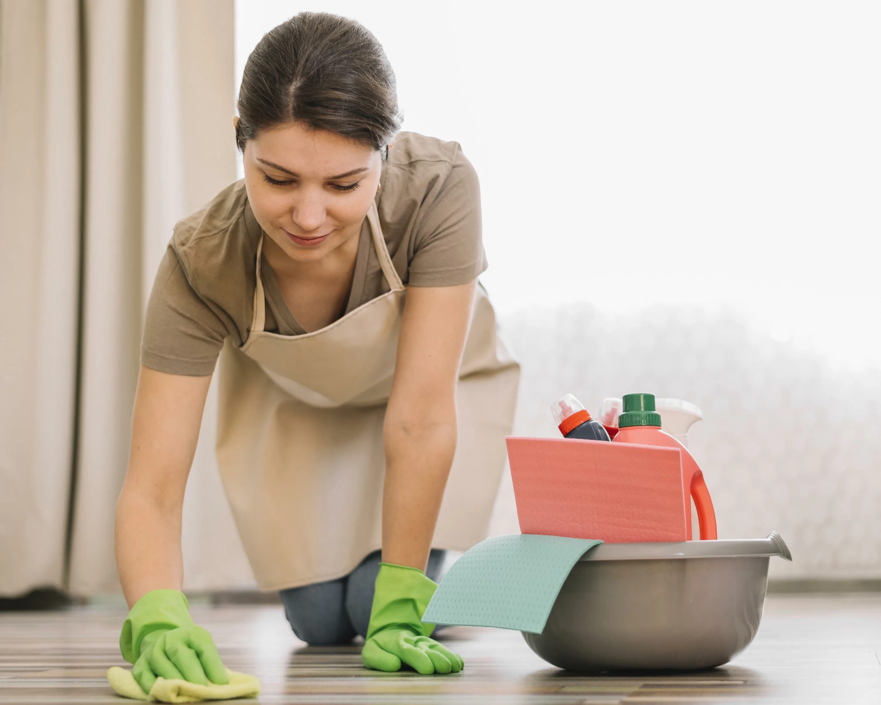 Woman cleaning. Уборка. Уборка мытье. Помыть полы. Женщина уборщица.