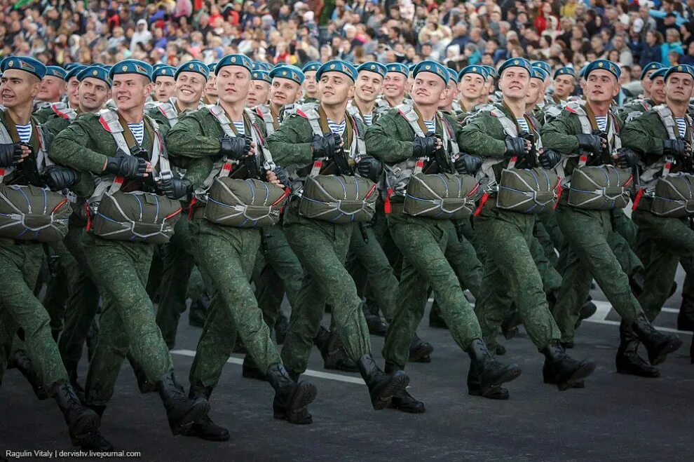 Парад в Беларуси. Армия Белоруссии парад. Военный парад в Минске. Беларусь армия на параде.