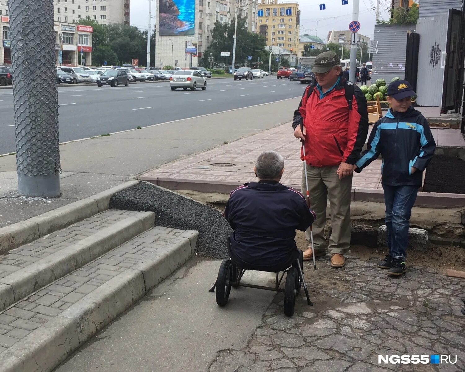 Группа инвалидов в омске. Омск инвалиды. Остановка Сибзавод Омск.