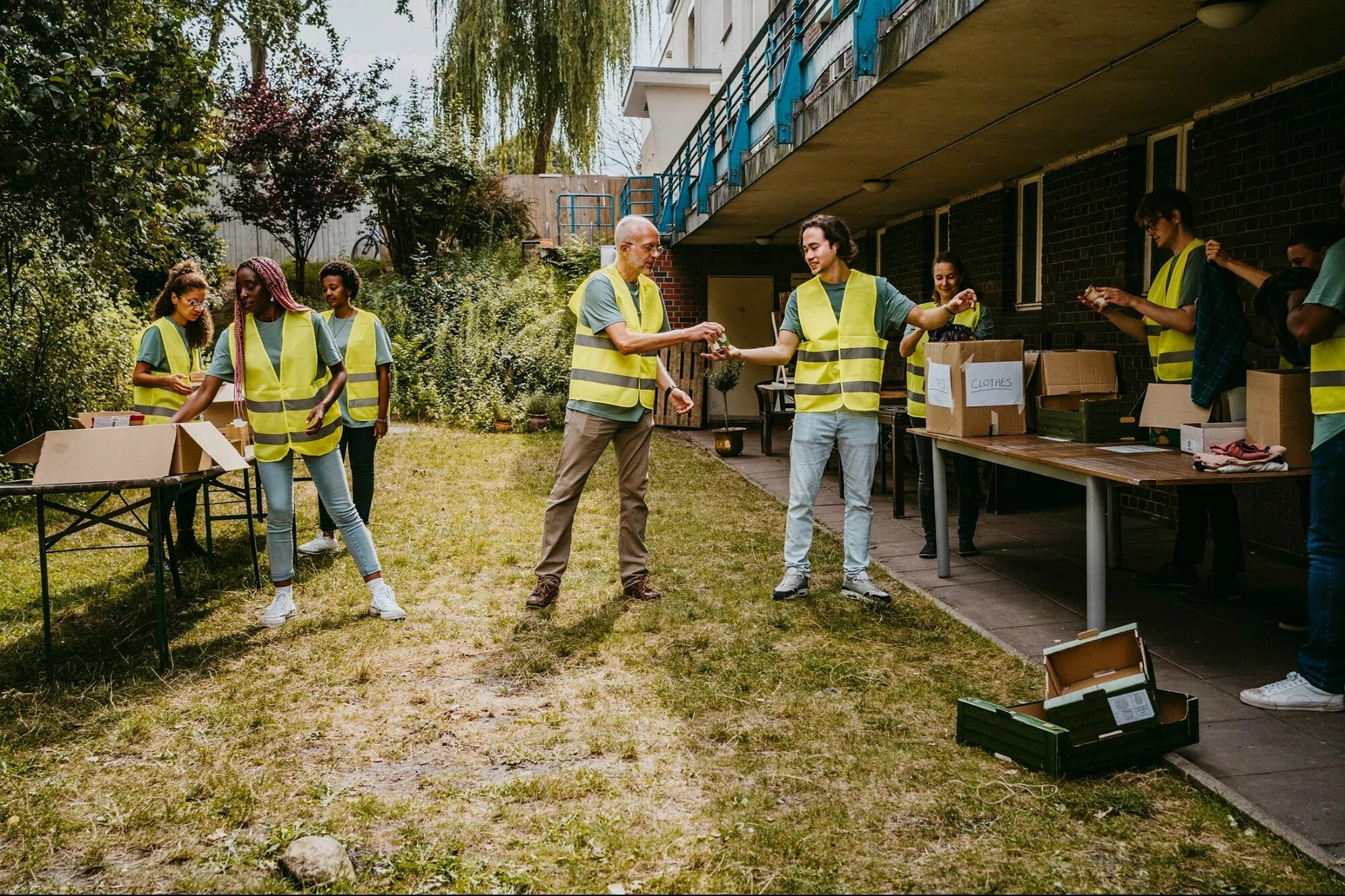 Бизнес и благотворительность. Разговоры с иностранными людьми. Волонтеры сша. According community. According community.