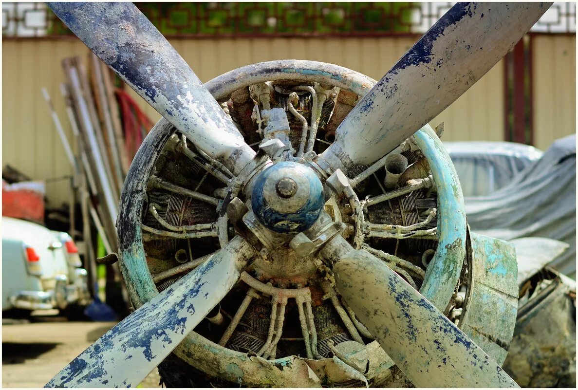 старинные шурупы с округлой головкой. винт бронзовый с отверстием. винта стар. винта стар. болт шаровой опоры мазда 626.