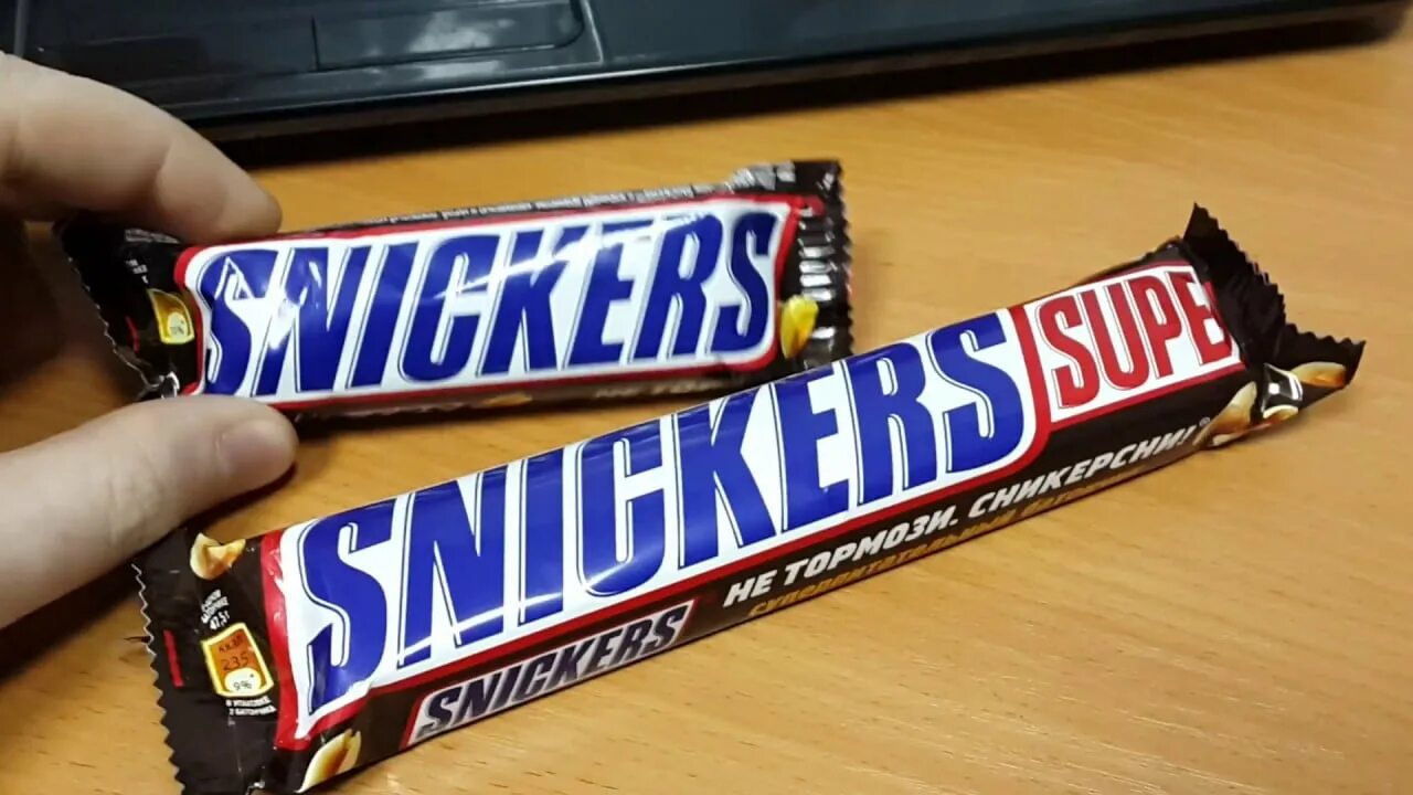 Сникерс граммы. Сникерс большой. Батончик snickers super, 80 г. Сникерс двойной. Большой батончик сникерс.