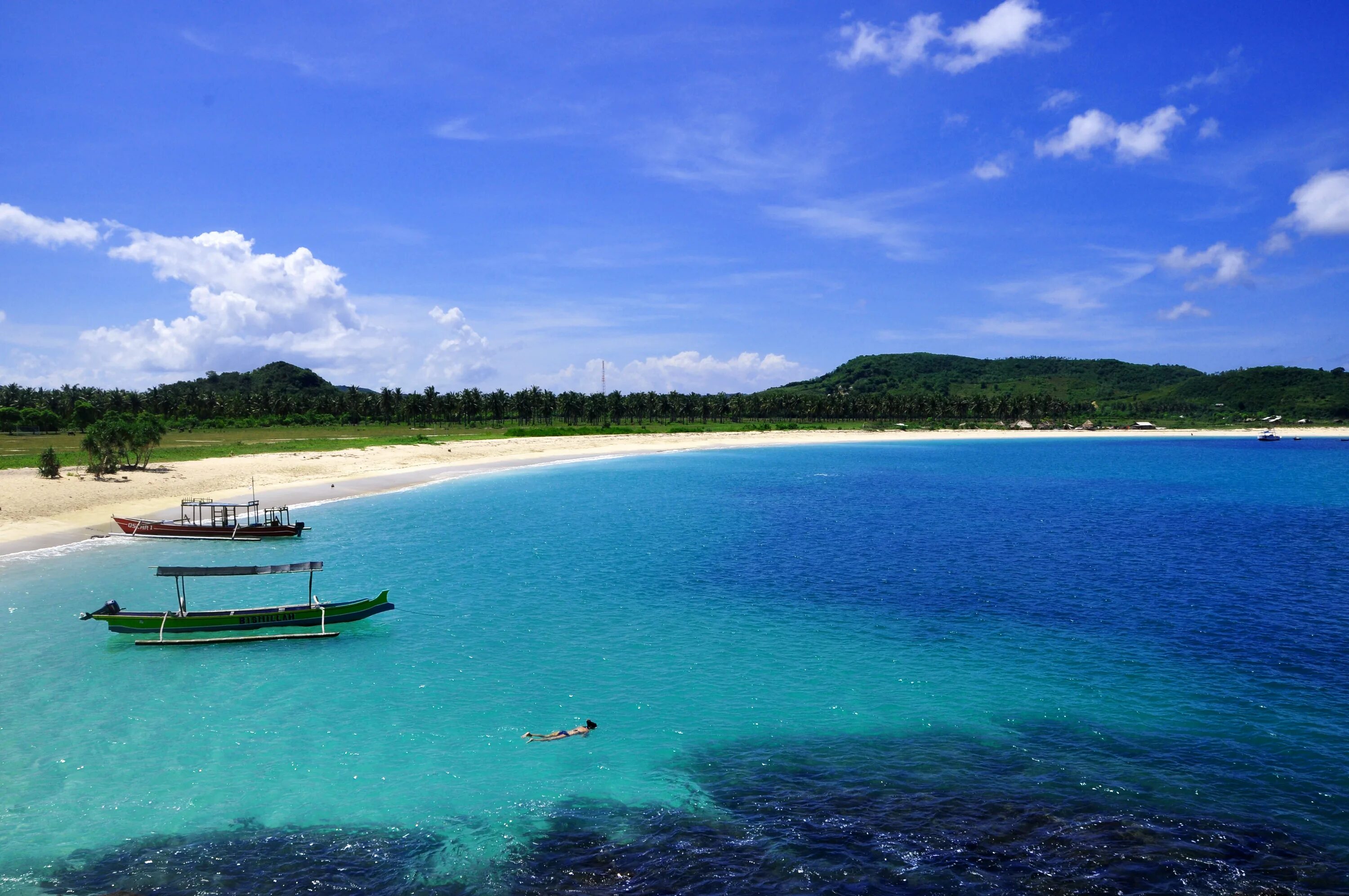 Остров ломбок. Ломбок Индонезия. Остров остров Ломбок. Byljytpb остров Ломбок. Ломбок Индонезия фото.