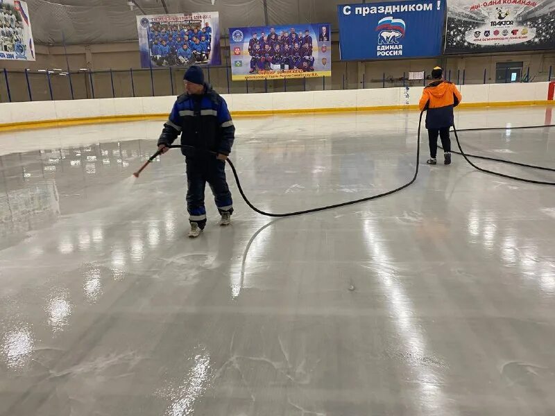 Хоккей москвы. Тряпка для заливки льда материал. Ощепков василий барнаул футбол. Фок айсберг пенза. Фок айсберг.