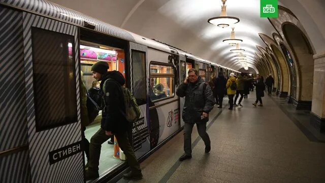Поезд в метро ходят с одинаковым. Калужско-рижская линия метро поезда москва. калужско-рижская линия метро поезда. охотный ряд ветка метро. оранжевая ветка метро поезда.