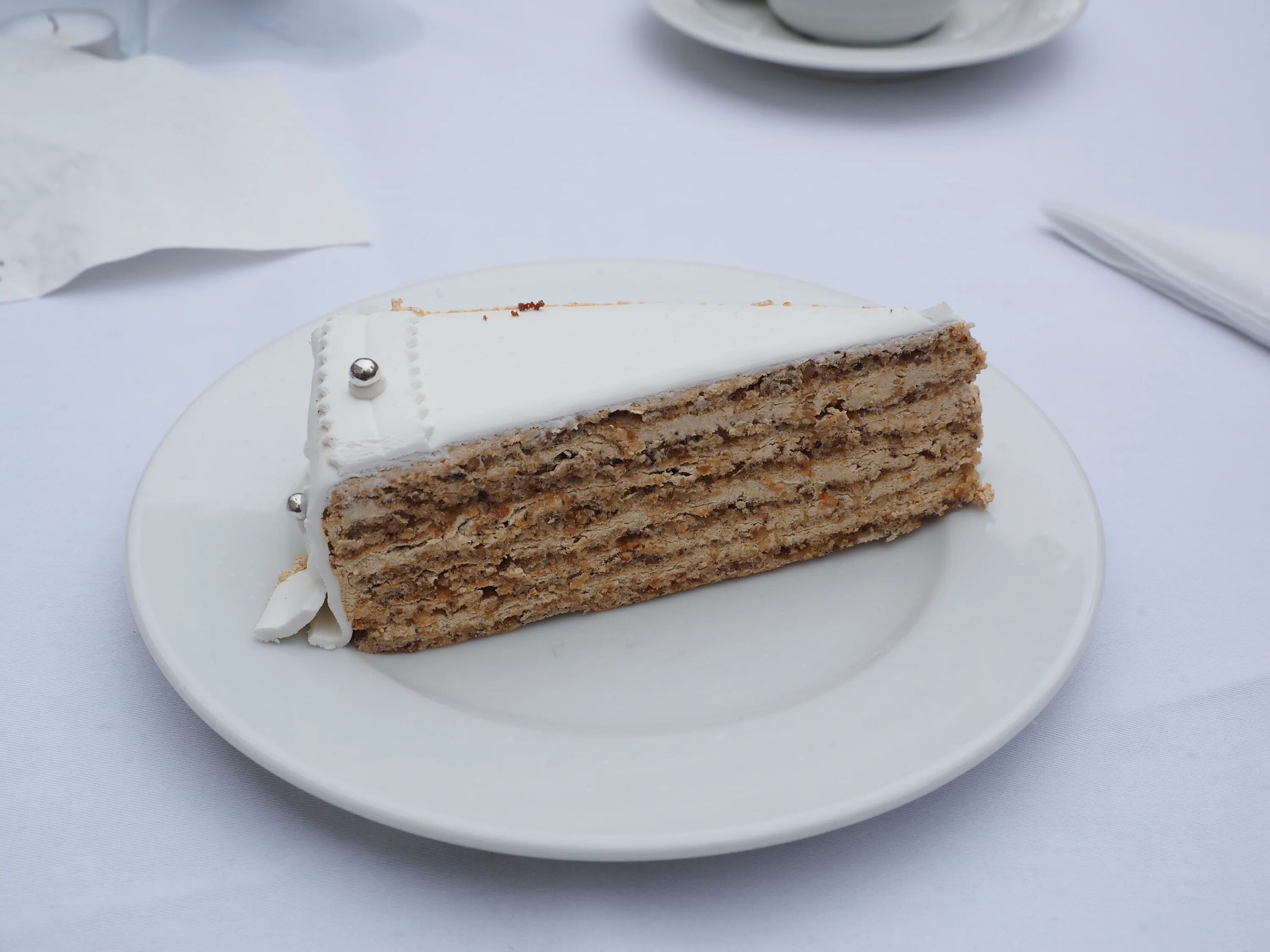 Кусочек торта весит. Кусочек торта весит. 200 грамм торта. 100 гр торта. 100 грамм торта.