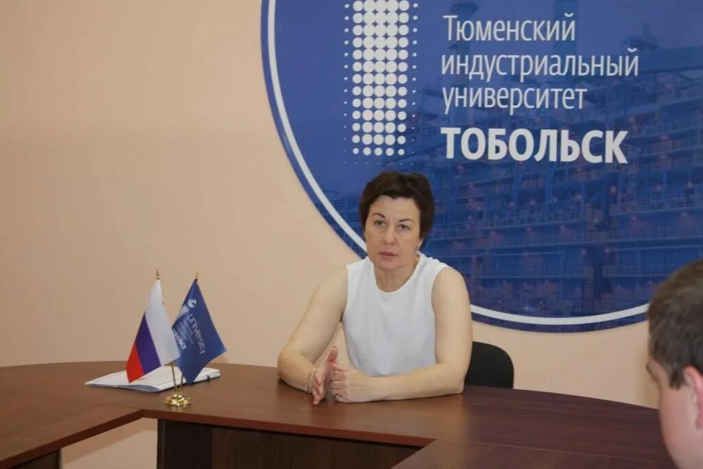 Тиу тюмень фото. Список абитуриентов. Тюменский индустриальный университет лого. Брошюра вуза. Индустриальный университет тюмень поступление.