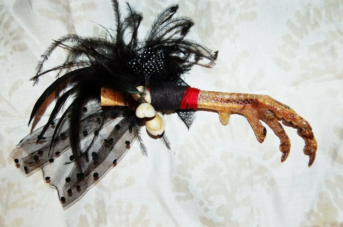 Магические подклады. Магические подклады. Куриная лапка колдовство. Подклад колдовство. Узелковая порча.