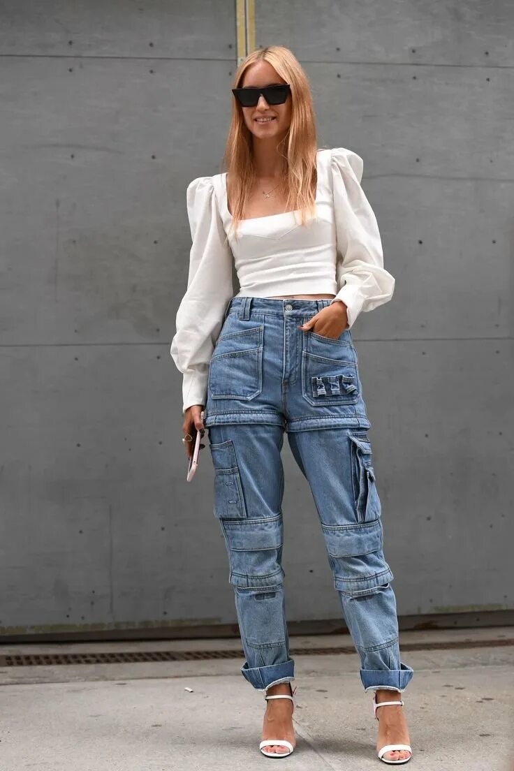Можно ли носить широкие джинсы. Брюки карго стрит стайл. Denim+джинсы+женские карго. Wide Leg джинсы Корея 2020. Широкие джинсы.