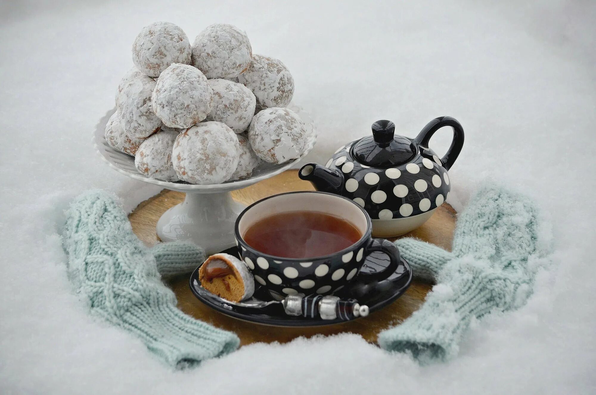 Фото с добрым зимним утром. Чай зимний. Доброе зимнее утро. Чай зимой. Зимнее чаепитие.