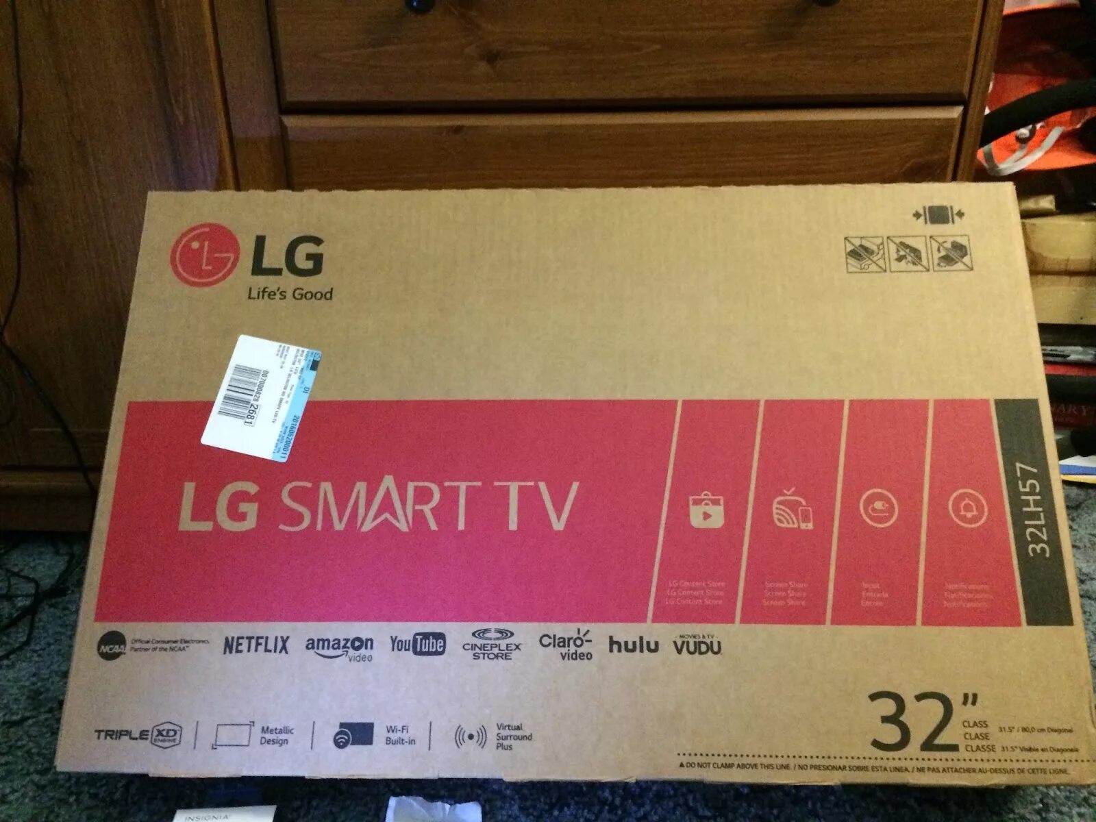 LG смарт ТВ 32 lh57. TV LG Unboxing. LG телевизор коробка Smart. Телевизор LG Life's good Smart TV.