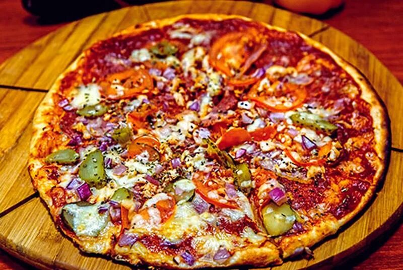 Пицца мясной пир фото. Пицца с мясом. Пир пиццы. Пицца мясная. Пицца мясной пир рецепт.