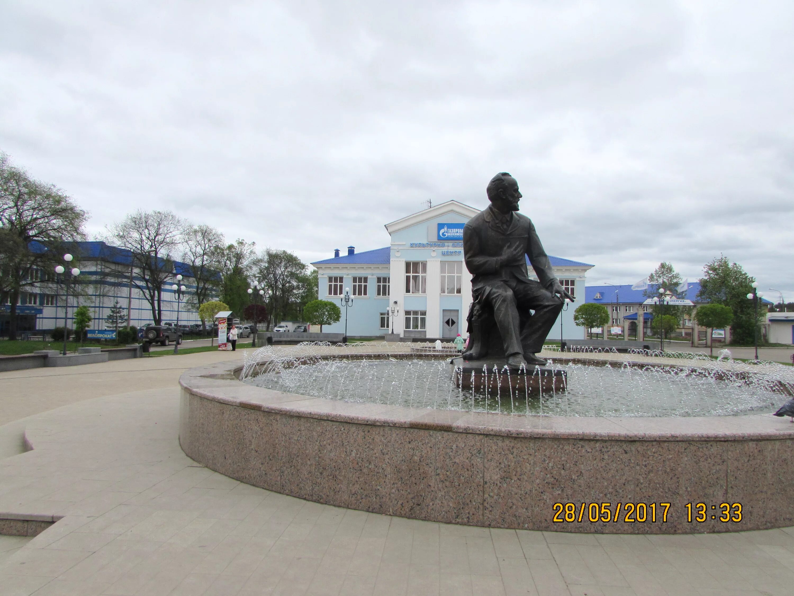 Город Чайковский площадь Чайковского. Город Чайковский фонтан.