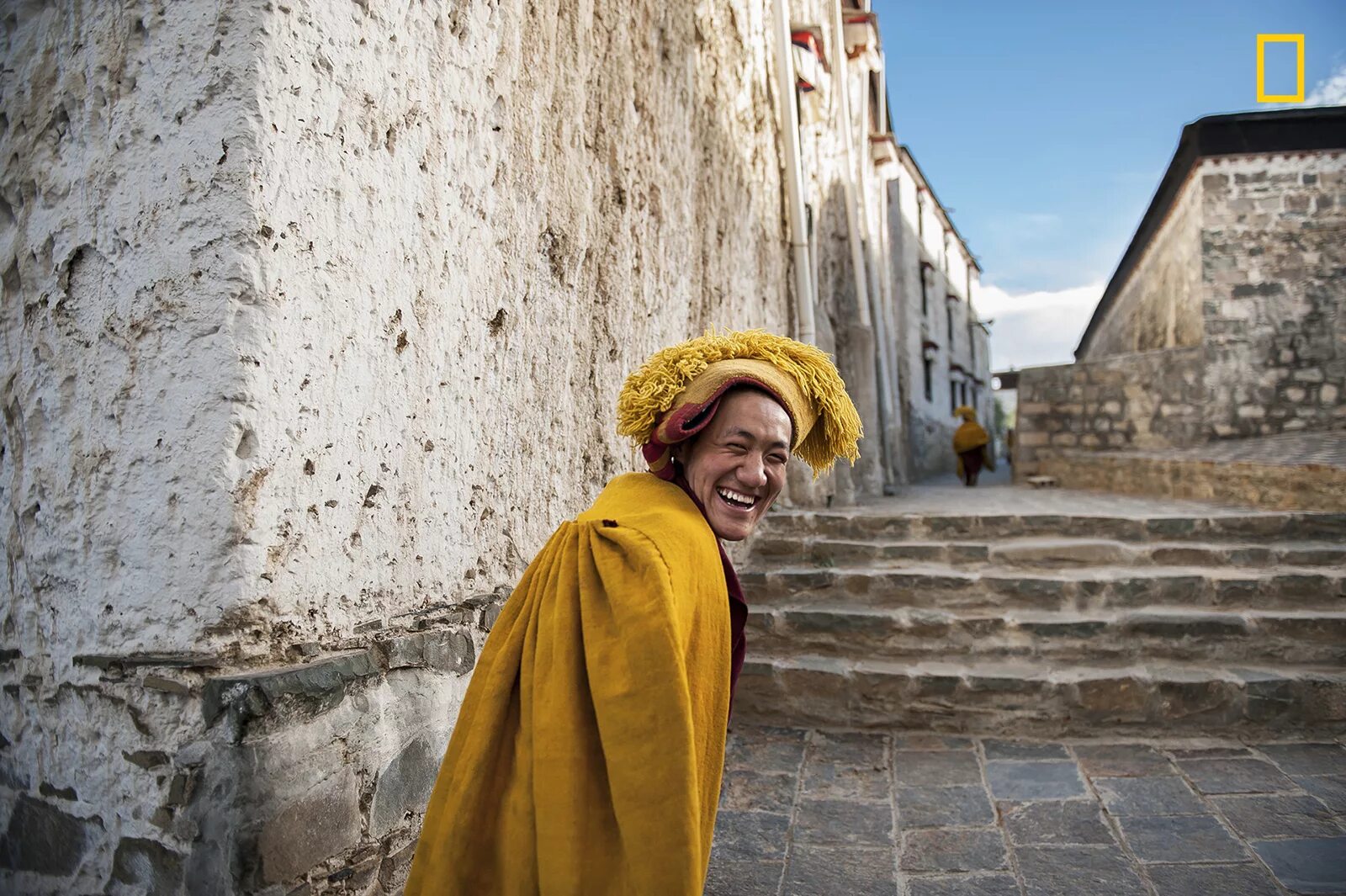 Снимки National Geographic. Монах улыбается. National Geographic люди. Тибетский монах улыбка.