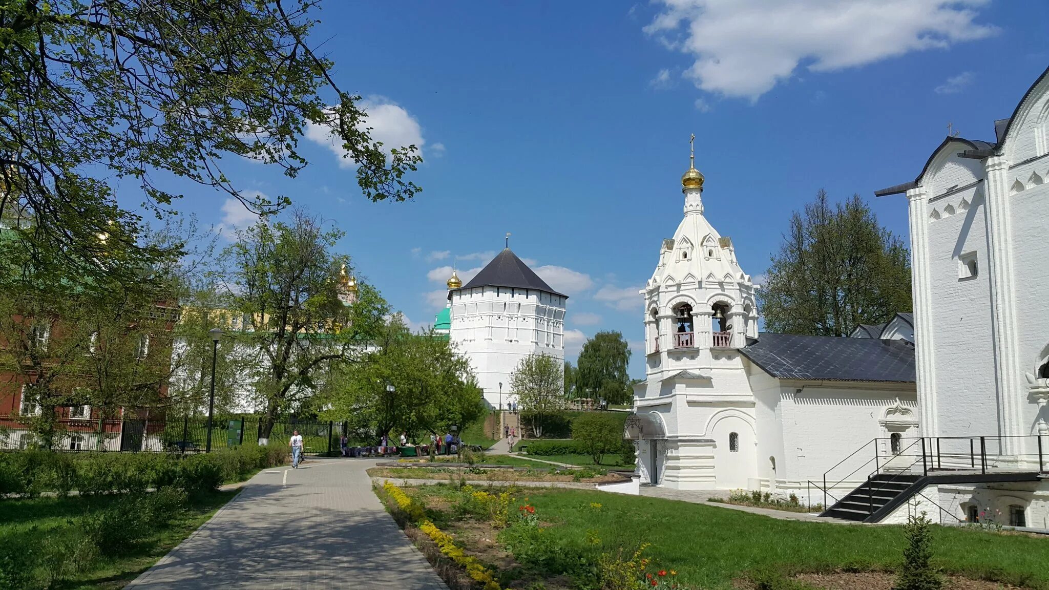 Троицкая Церковь Сергиев Посад. Варваринский корпус Троице-Сергиевой Лавры.