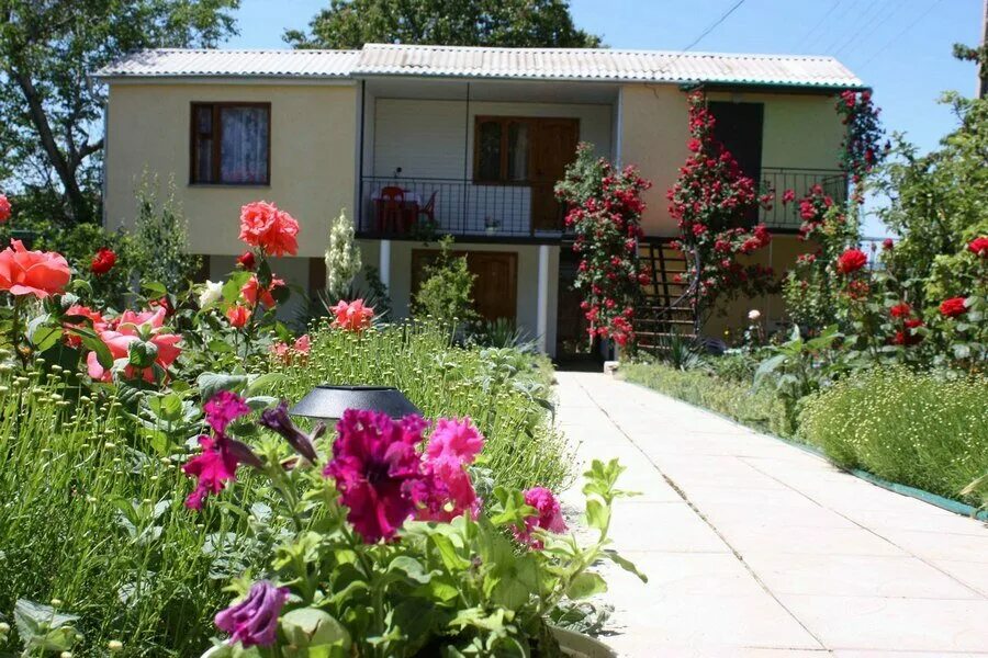 дом у моря в крыму. севастополь учкуевка гостевые дома у моря. дом у моря севастополь. вилла алива крым. дом в крыму.