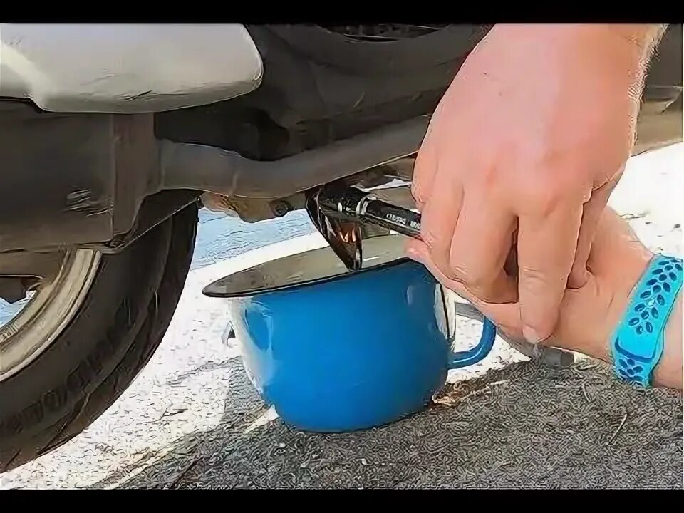Масло в редуктор Хонда дио 27. Honda lead af48 слить масло. Масло для редуктора скутера Хонда дио. Болт слива масла редуктора скутера Хонда дио 27