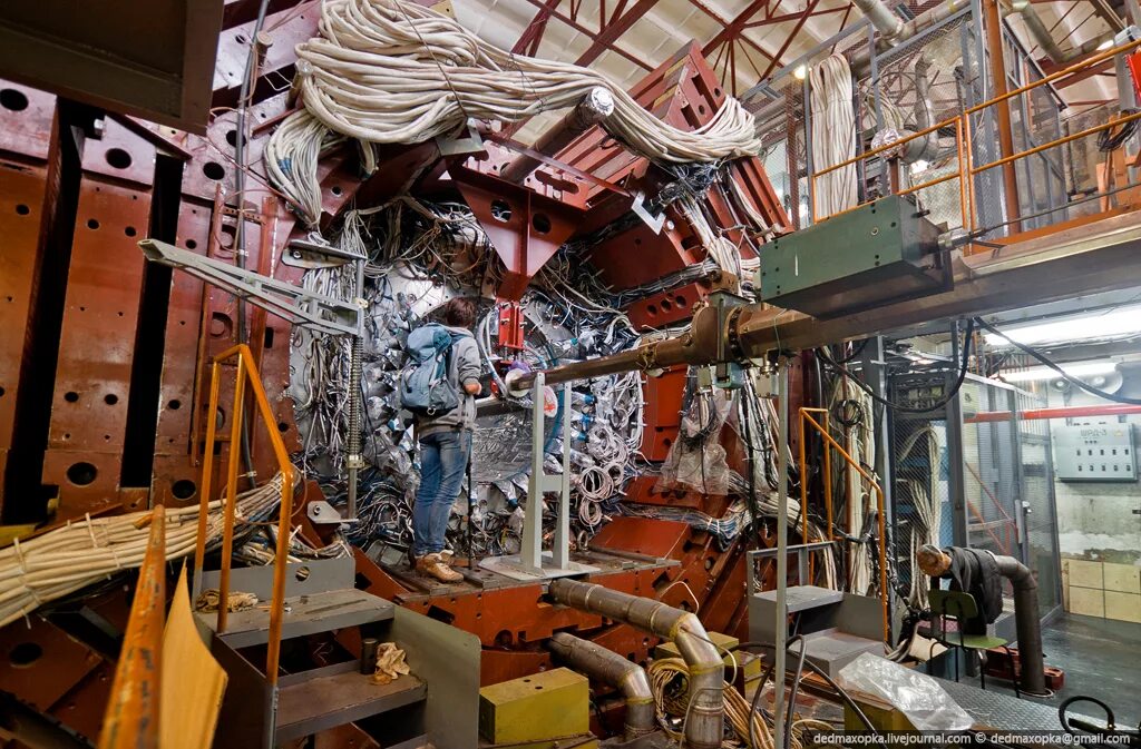 Институт ядерной физики новосибирск. Институт ядерной физики им. Новосибирск академгородок центр институт ядерной физики. Институт ядерной физики коллайдер. Академгородок новосибирск ияф.