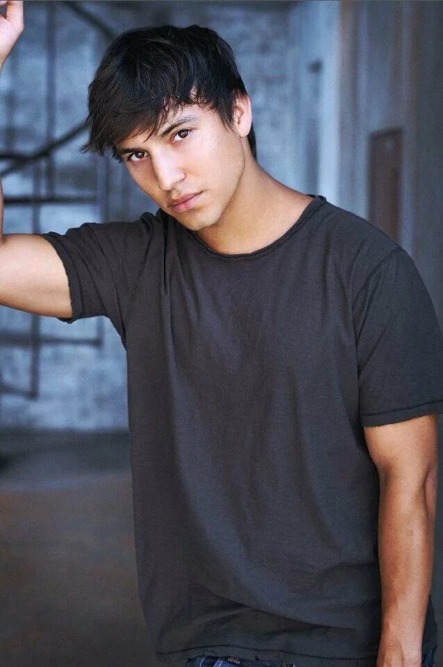 гас пфендер актер. густаво карр фильмы. густаво карр. густаво карр бесстыжие. Gus carr.