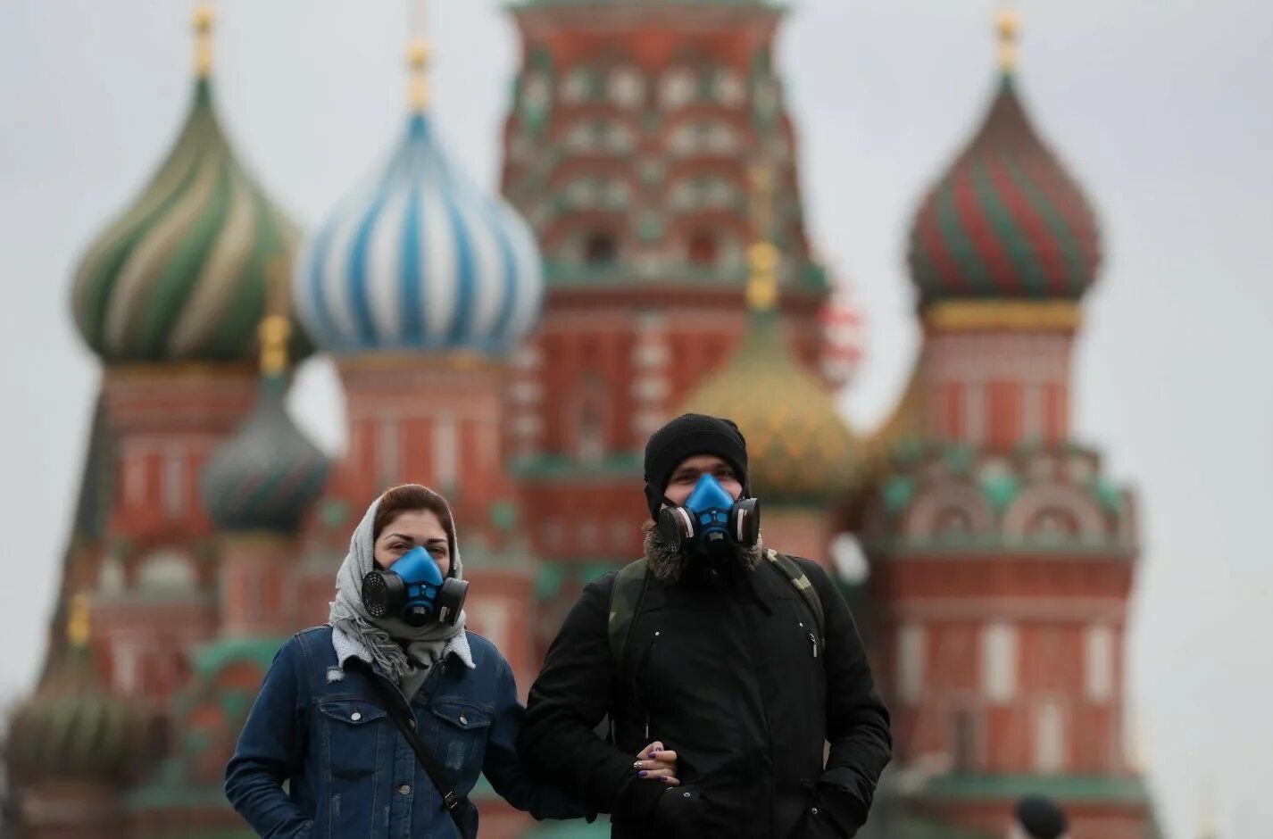 Москва будет маска. Ковид 19 люди в масках Россия. Covid-19 Москва. Люди в масках на красной площади.