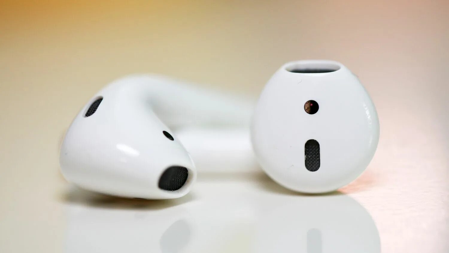 Наушники эпл в руках. Наушники apple проводные lightning. 5. 5мм). Наушники apple earpods 5.