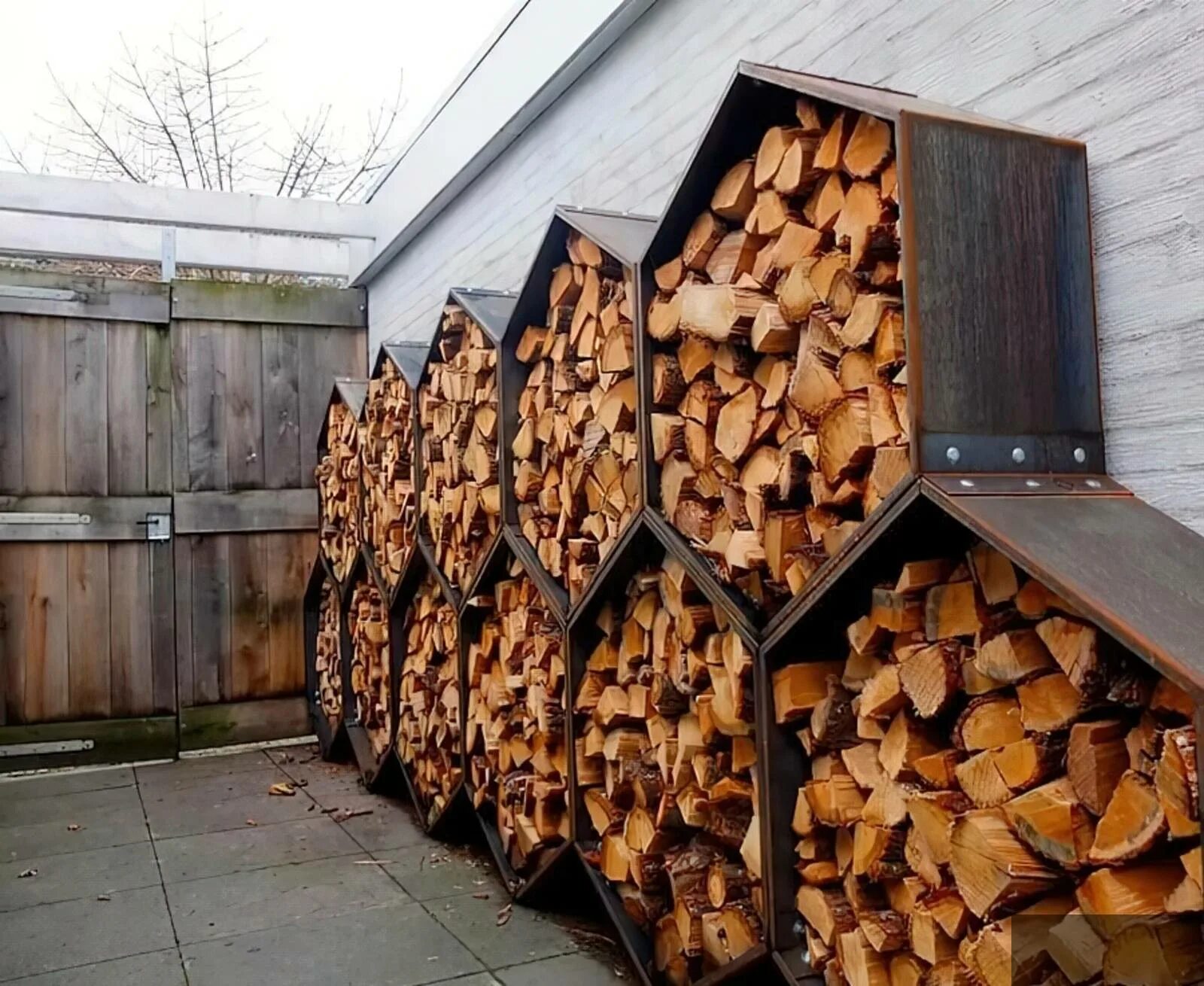 Плотные дрова. Дровница поленница Keter Firewood Shelter. Дровница, поленница Delta-Park WH 3007005. Дровник сота. Дровница SAFAMASTER d767bk.