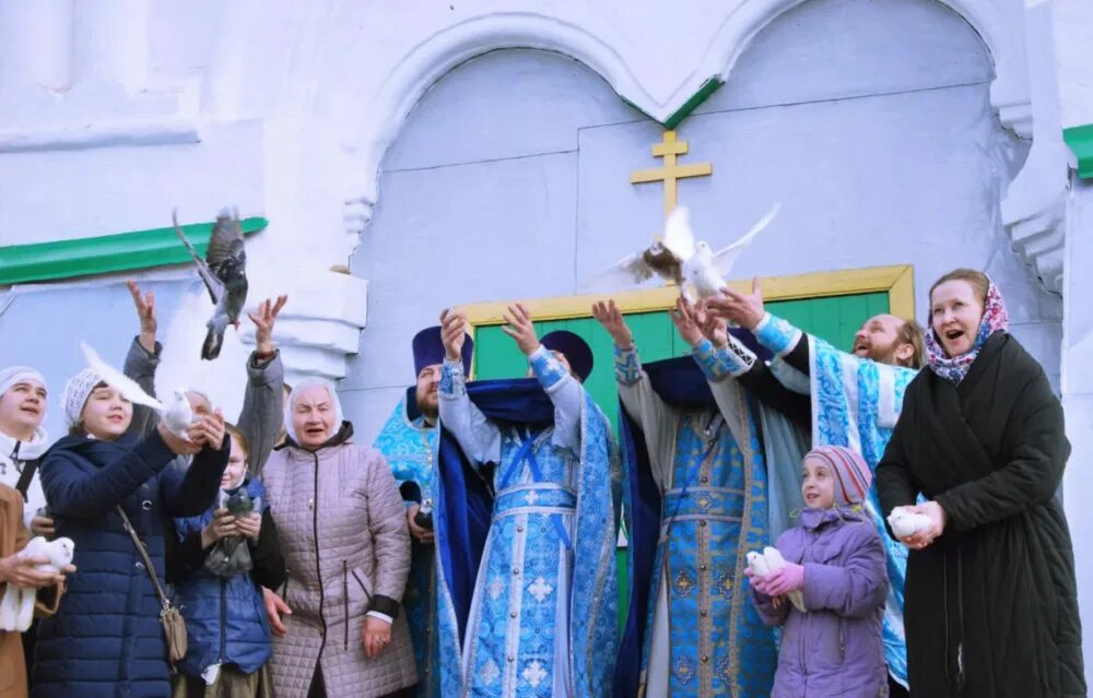 Служба на благовещение пресвятой богородицы 2024. Праздник Благовещения Пресвятой Богородицы в храме. Храм Благовещения Пресвятой Богородицы Брянск. Праздник на Благовещение традиции. С Благовещением Пресвятой Богородицы.