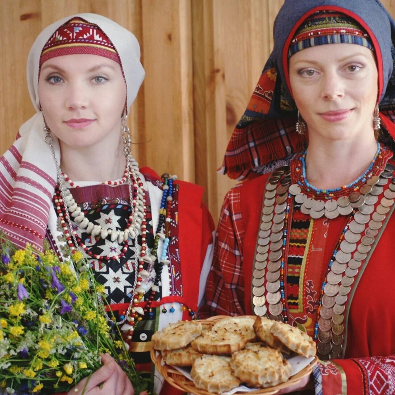 Женщина ур. Женщина ур. Удмуртки внешность. Удмуртские девушки. Удмурты тюрки.