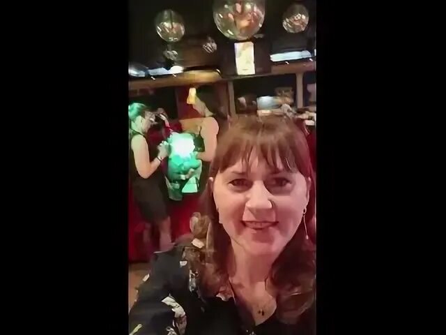 Пригласил лену
