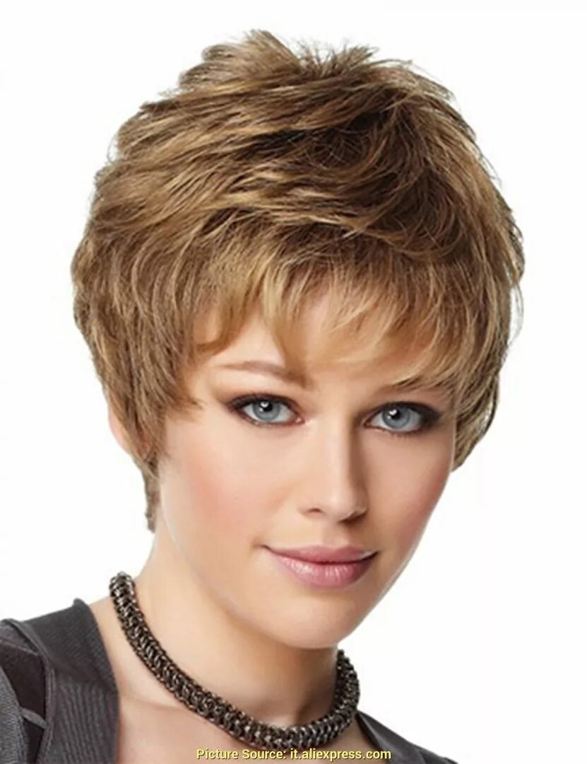 Стрижки для женщин. Короткие стрижки с челкой для женщин 50+. Короткая стрижка перьями. Стрижка американка женская 50. Стрижка на короткие волосы для женщин.