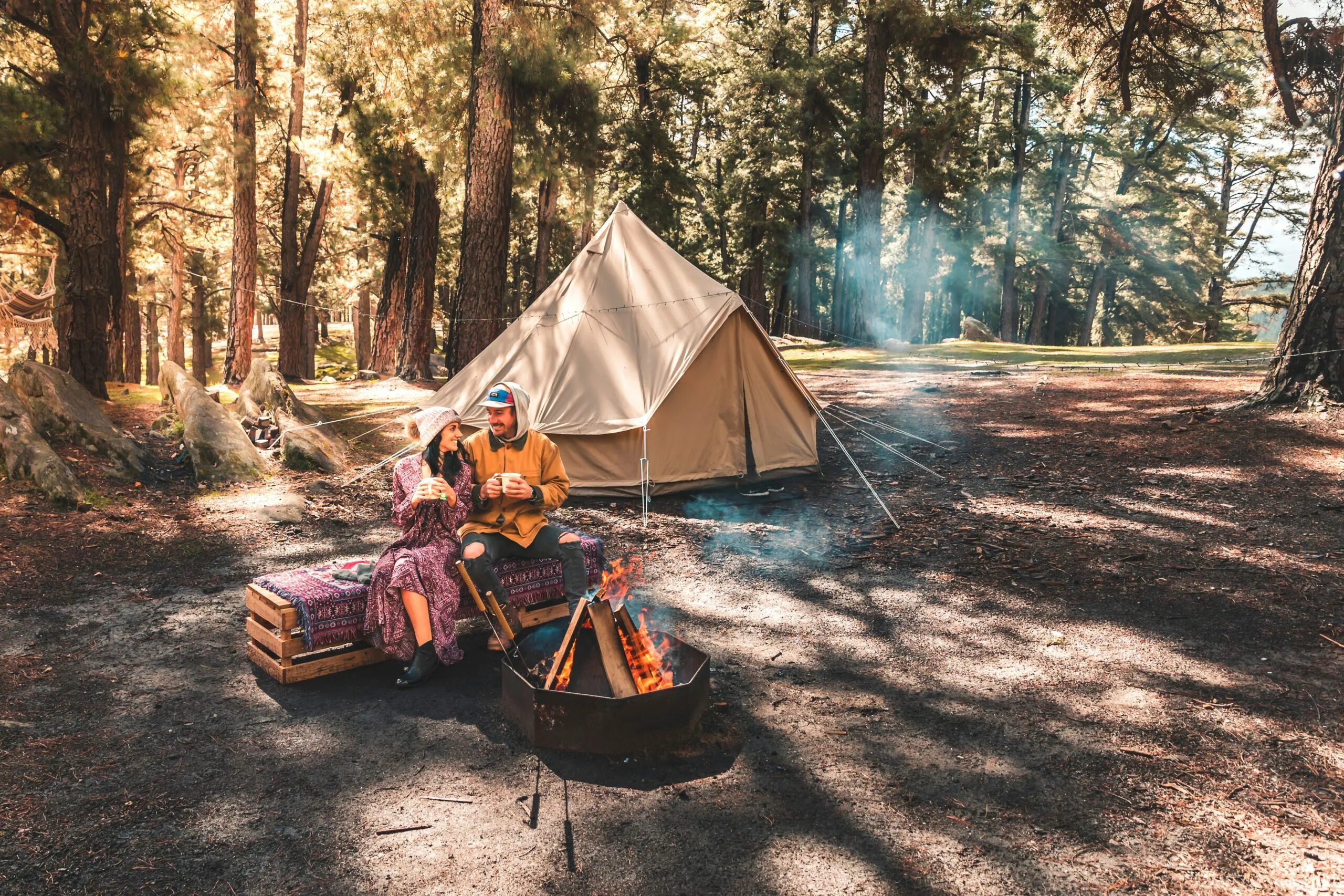 Making camping. Кемпинг. Путешествия в кемпингах. Кемпинг Фестивальный Калининград. Глэмпинг в Дагестане в горах.