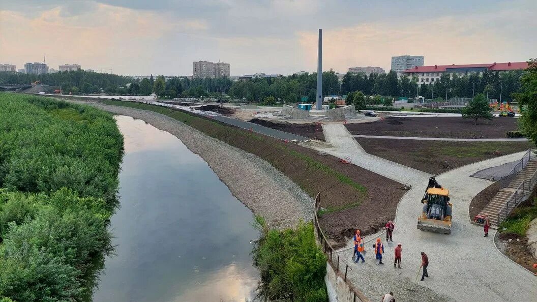 Открытие стелы "Город трудовой доблести" в кемеровском Парке Победы имени Г.К. Ж