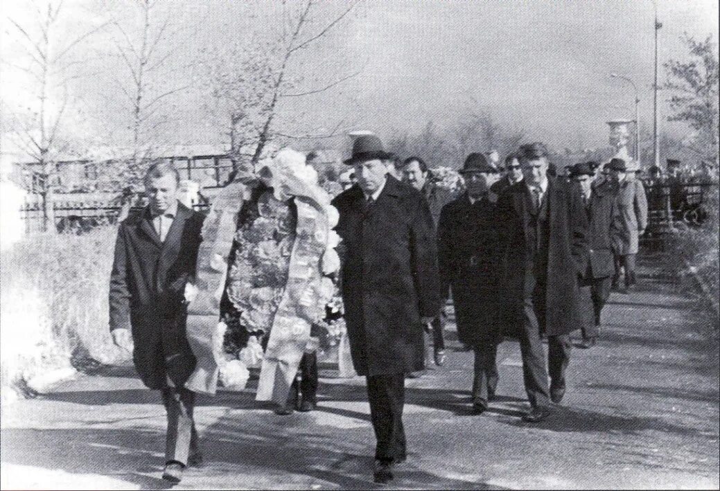 октябрь 1960. первый автомобиль в ссср. 24 октября 1960 года катастрофа на байконуре. катастрофа на байконуре. первый турникет в московском метро 1952.