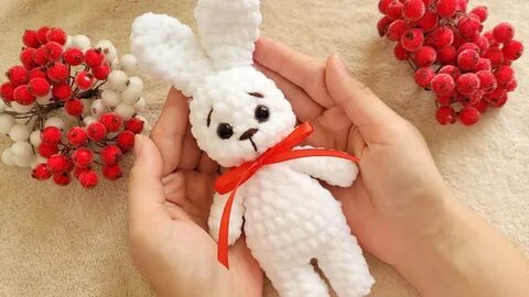 Игрушка заяц из пряжи