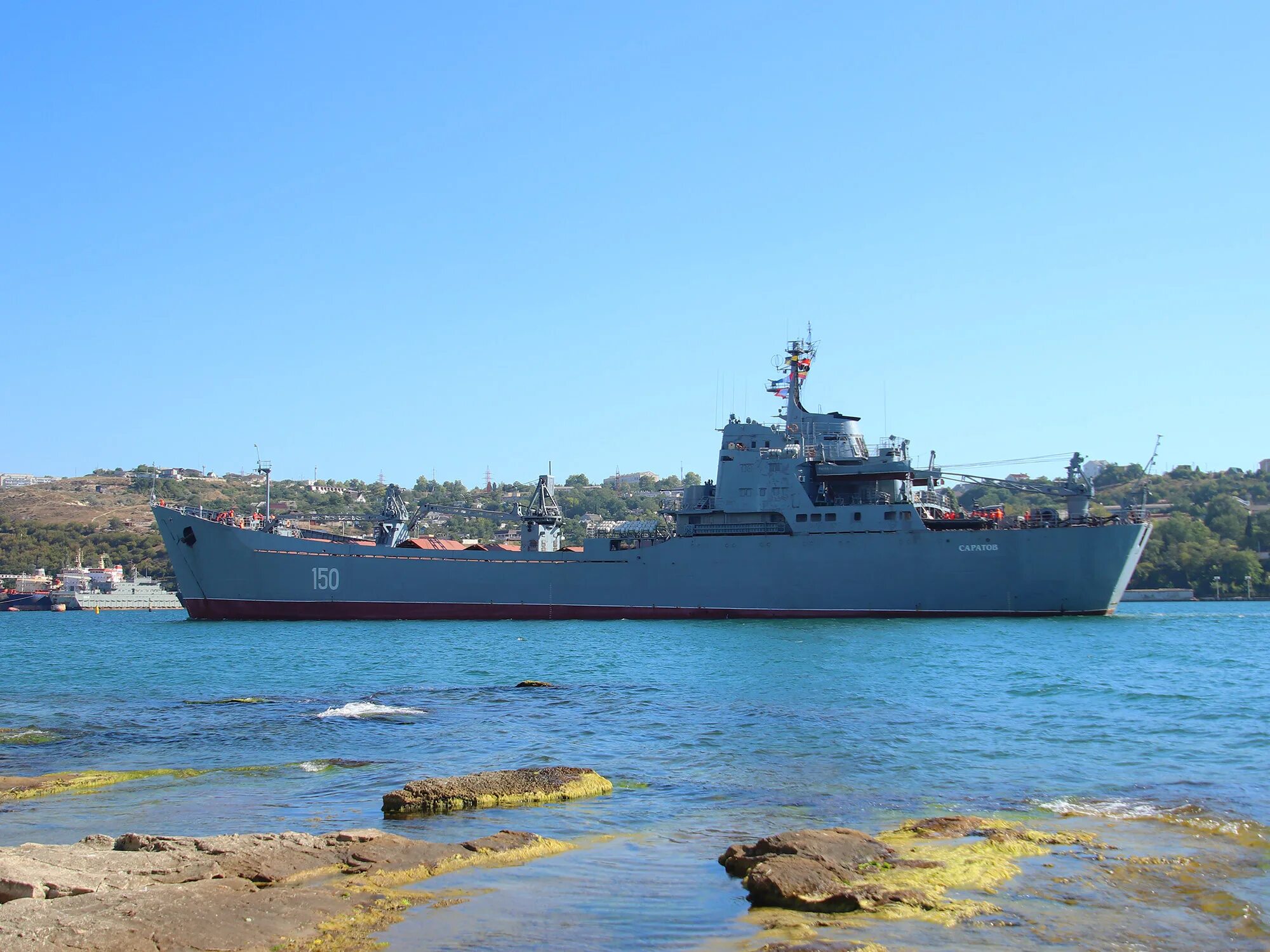 Бдк саратов. Бдк орск черноморского флота. Бдк черноморского флота. Большой десантный корабль азов черноморского флота. Азов корабль черноморского флота.