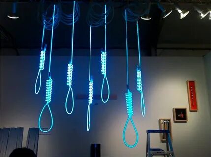 Виселица из гирлянды