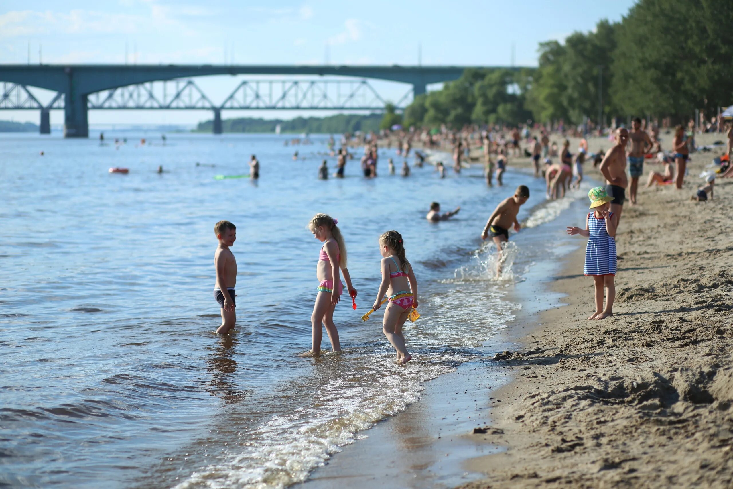 купание в августе. купаемся на речке. самара пляж. купание в водоемах. пляж левобережный в строгино.