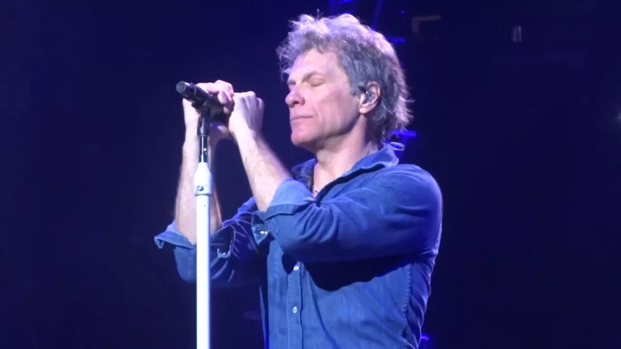 Jovi always. Бон джови always. bon jovi live. bon jovi always клип актеры. 13. bon jovi always.